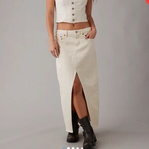 American Eagle Low Rise Maxi Cream Skirt